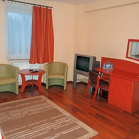 ホテル Restauracja Kinga 3*